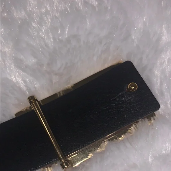 Tory Burch Reversible Black/Crimson Leather Belt with Tortoiseshell Gold Buckle - Picture 6 of 11